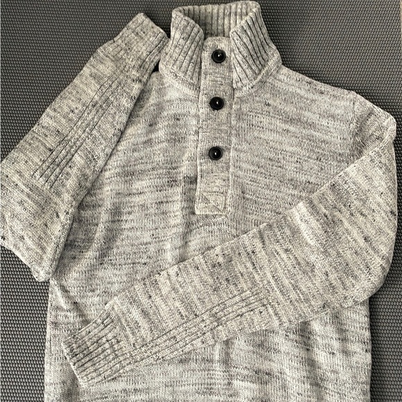 H& M Sweater - Picture 1 of 3